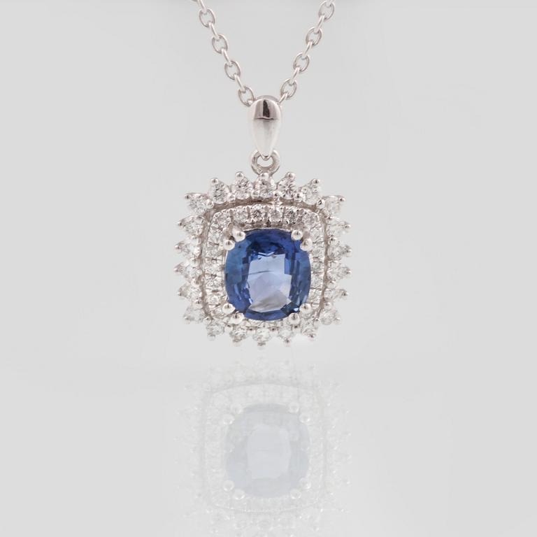 HÄNGE, 18K vitguld med ovalslipad blå safir ca 1.46 ct samt briljantslipade diamanter ca 0.49 ct. Vikt 5,1 gram.
