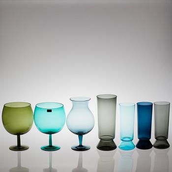 VASER, 4 st, och JÄTTEAROMGLAS, 3 st, glas, Kaj Franck och Saara Hopea. Notsjö 1950-60-tal.