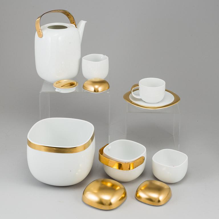 TIMO SARPANEVE, a part 'Suomi' porcelain coffee service, Rosenthal Studio-linie, designed 1976 (17 pieces).