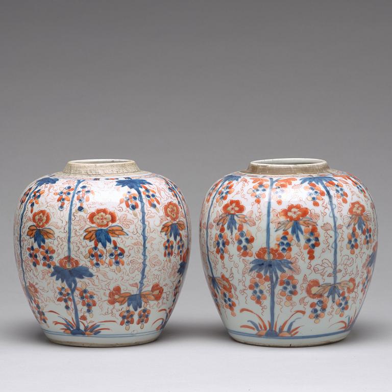 A pair of imari jars, Qing dynasty, 18th Century.