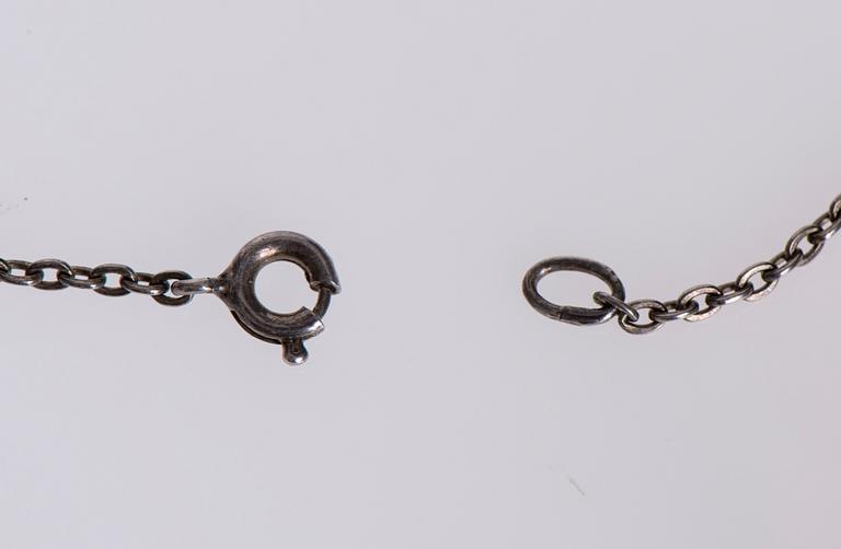 HÄNGE / BROSCH. Elis Kauppi, Kupittaan Kulta 1972, silver.