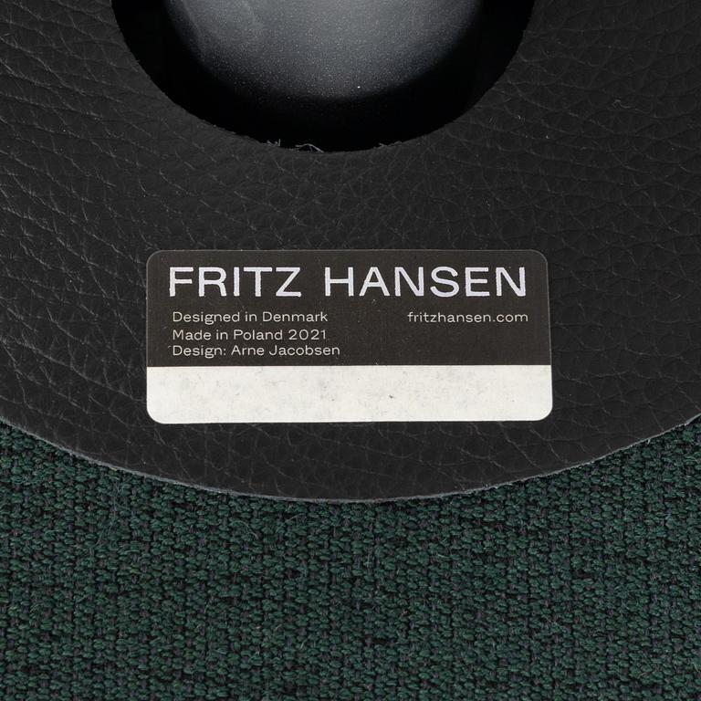 Arne Jacobsen, armchair, "Ägget", Fritz Hansen, 2021.