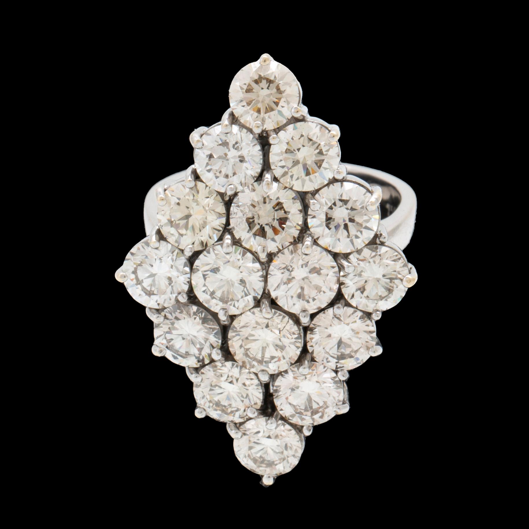 An 18K white gold and diamond ring, approx. 11.2 ct.