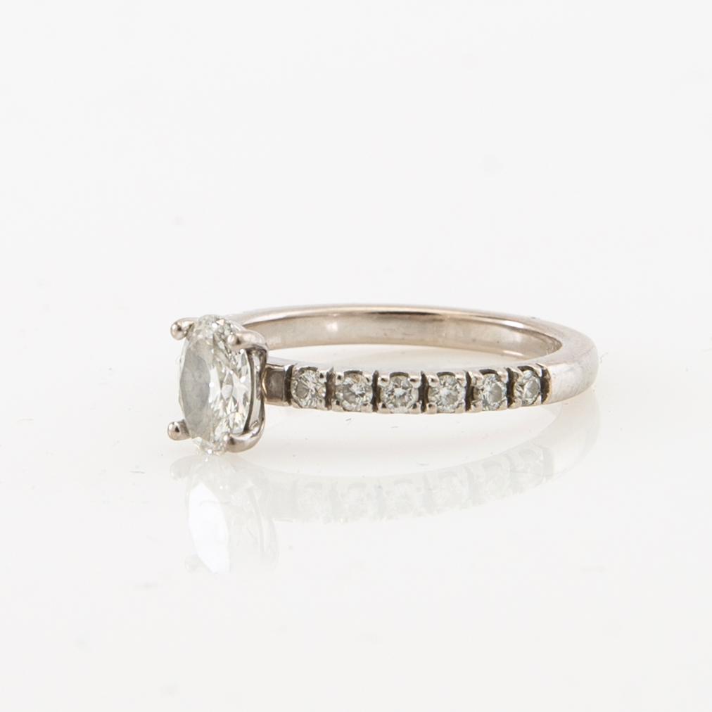 Ring, Patrik af Forselles, med ovalslipad diamant ca 0.57 ct.