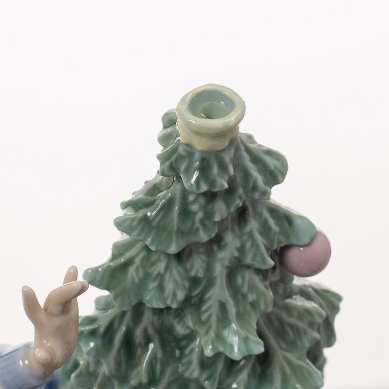 Joan Coderch, figurine, "Trimming the Tree", Lladró, Spain.