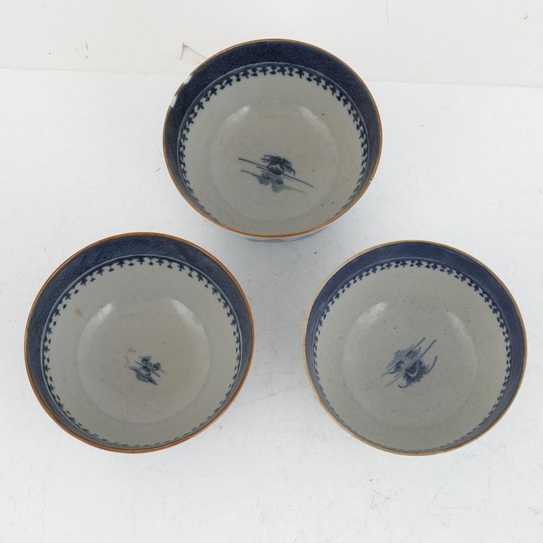 Five Chinese blue and white bowls and three plates, Qing Dynasty, circa 1800.