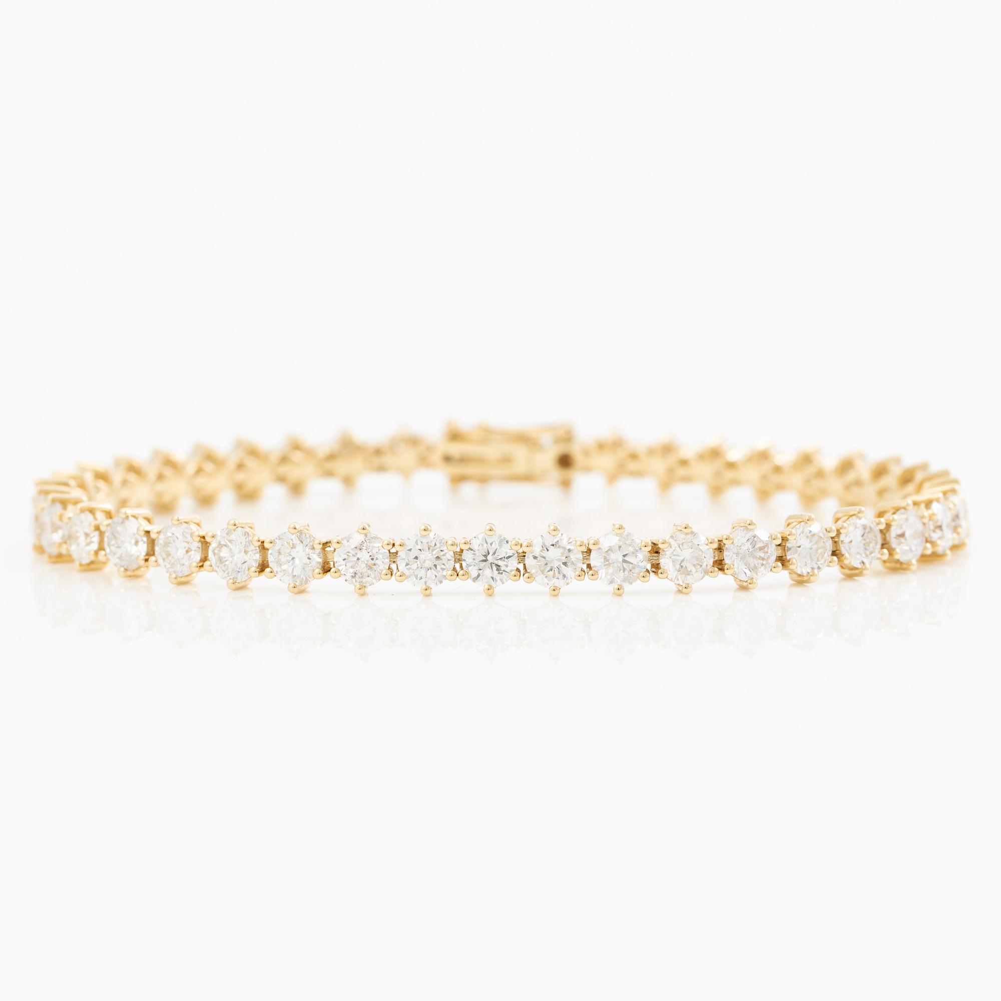 Tennis bracelet in 18K gold with brilliant-cut diamonds.