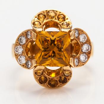 Ring, "Katarina Jagellonica", 18K guld, citriner, diamanter ca. 0.37 ct tot. Ofelia Jewelry, Helsingfors 1998.