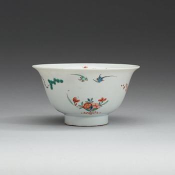 SKÅL, porslin. Qing dynastin, tidigt 1700-tal.
