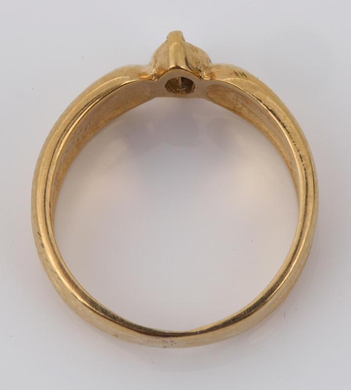 HALSKJEDJA MED HÄNGE samt RING, 18 k guld med safirer. Totalvikt ca 12,6 g.