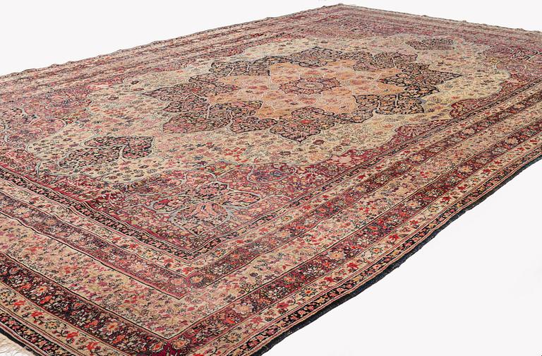 An antique Kerman Laver carpet, c. 586 x 385 cm.