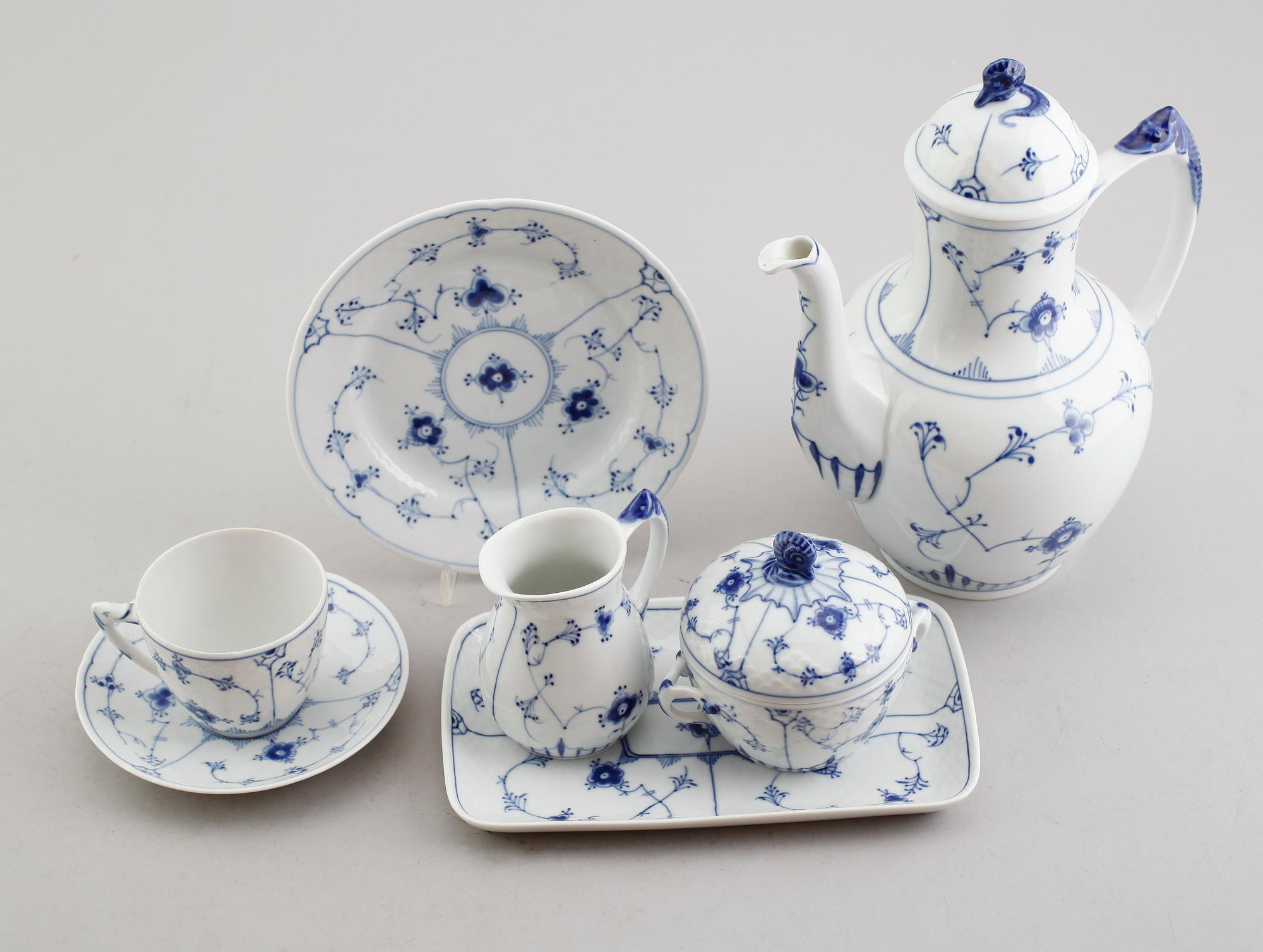 KAFFESERVIS, 28 delar, porslin, "Musselmalet", Bing & Gröndahl, Danmark.