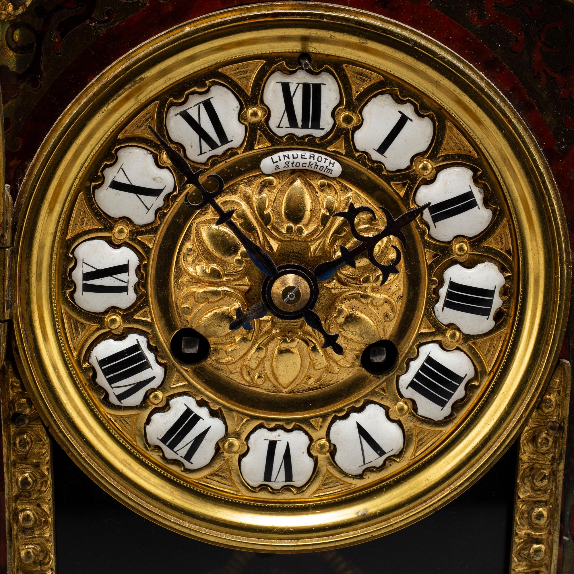 A FRENCH BOULLE MANTEL CLOCK, second half of the 19th century.