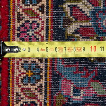 An oriental carpet. Circa 322x100 cm.