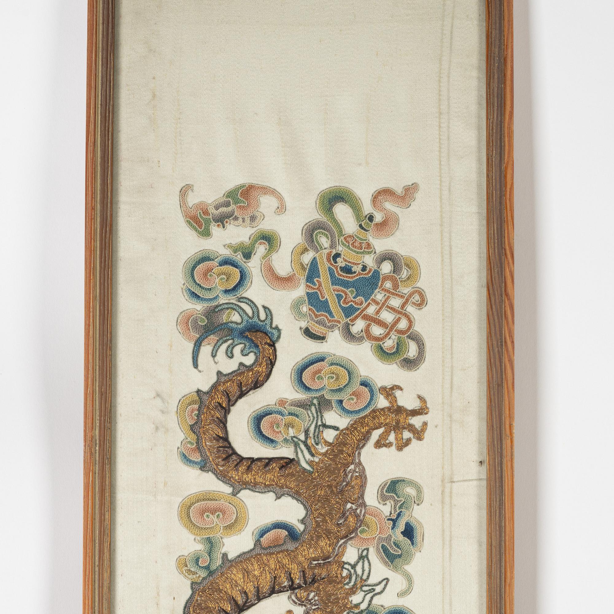Dräktpanel, broderi på siden, Qingdynastin (1644-1912).