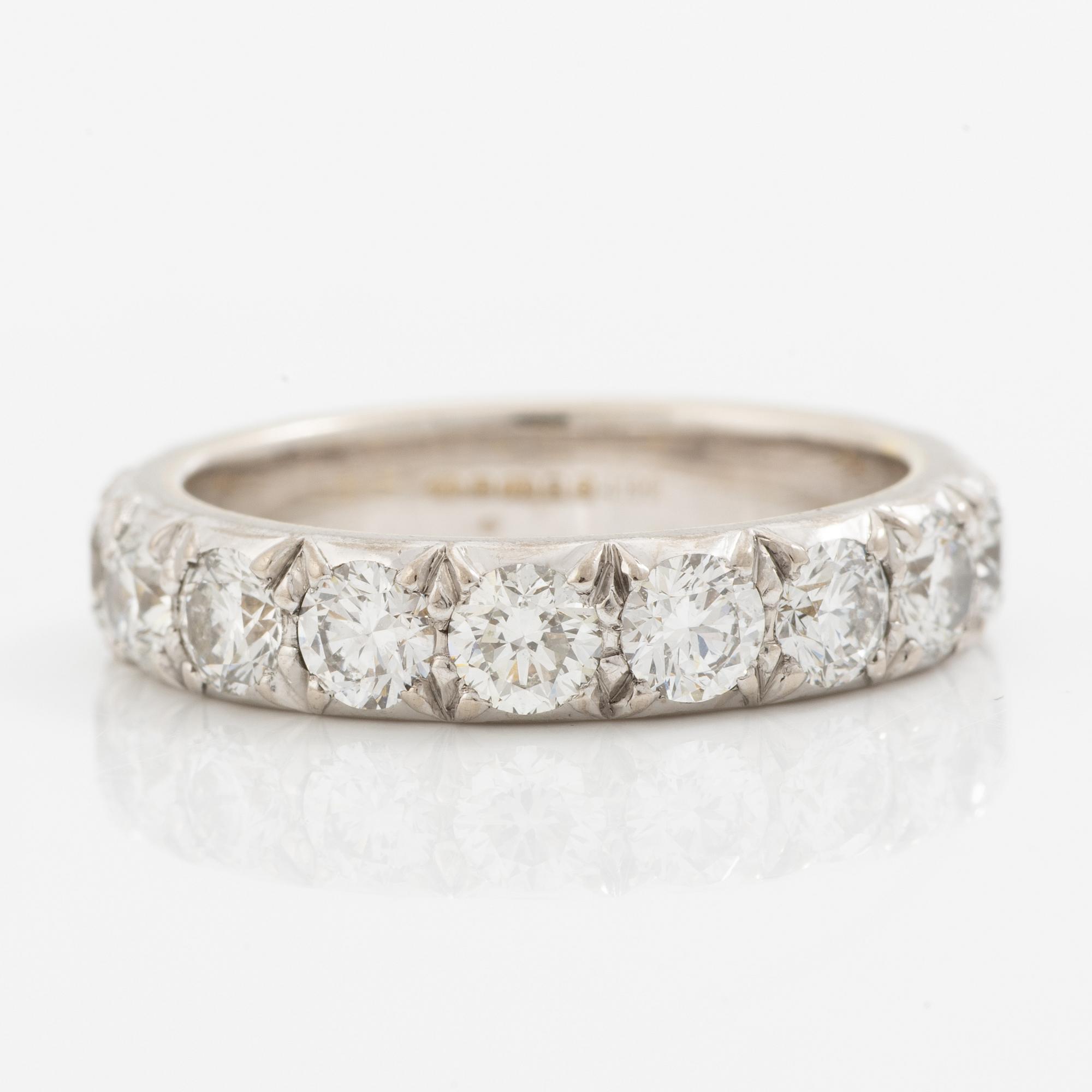 Ring, full eternity, 18K white gold set with brilliant-cut diamonds.