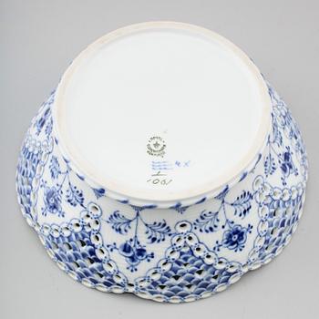 SKÅL, porslin, "Musselmalet", Royal Copenhagen.