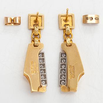 Björn Weckström, korvakorut, "Da Capo", 18K kultaa ja briljanttihiottuja timantteja, yht. noin 0.36 ct. Lapponia 1988.