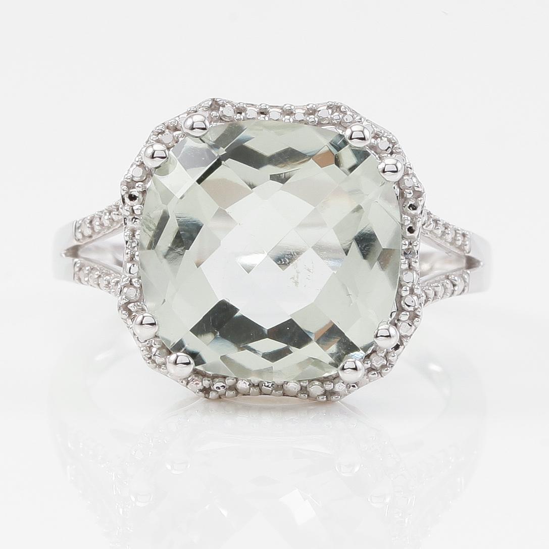 RING, 14K vitguld, mindre diamanter och grön kvarts.