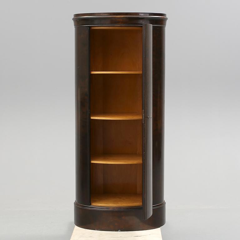 KOLONNSKÅP, bonad björk. 1920-30-tal.