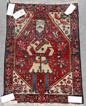 MATTA, semiantik Sarouk figural. Ca 73 x 55 cm.