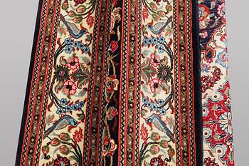 A carpet, Quum, ca 254 x 160 cm .