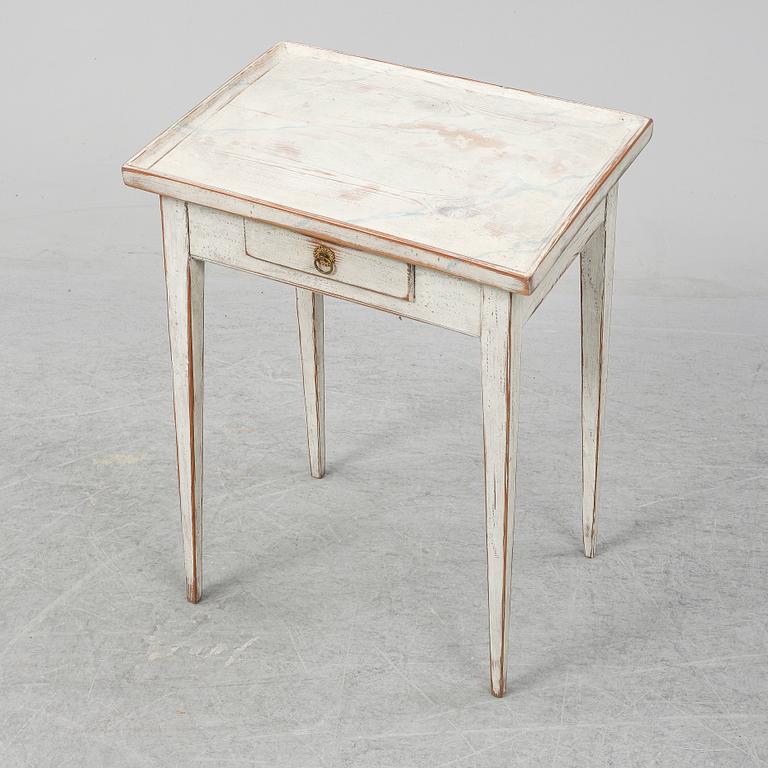 A first half of the 19th century table.