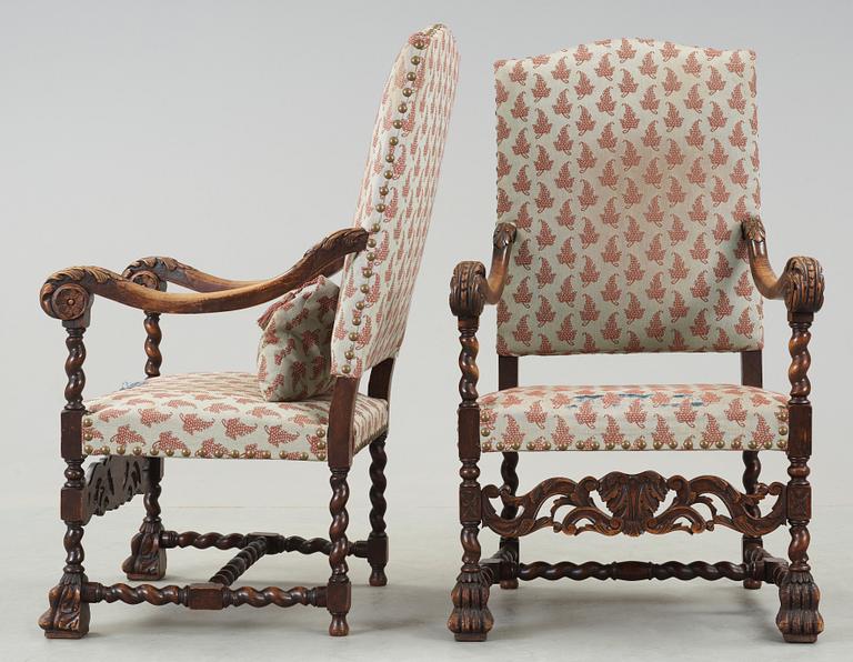 KARMSTOLAR, ett par, barockstil, 1900-talets första hälft.