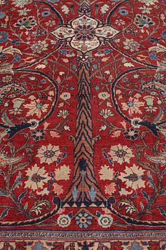 A carpet, semi-antique Tabriz, ca 359-364 x 259 cm.