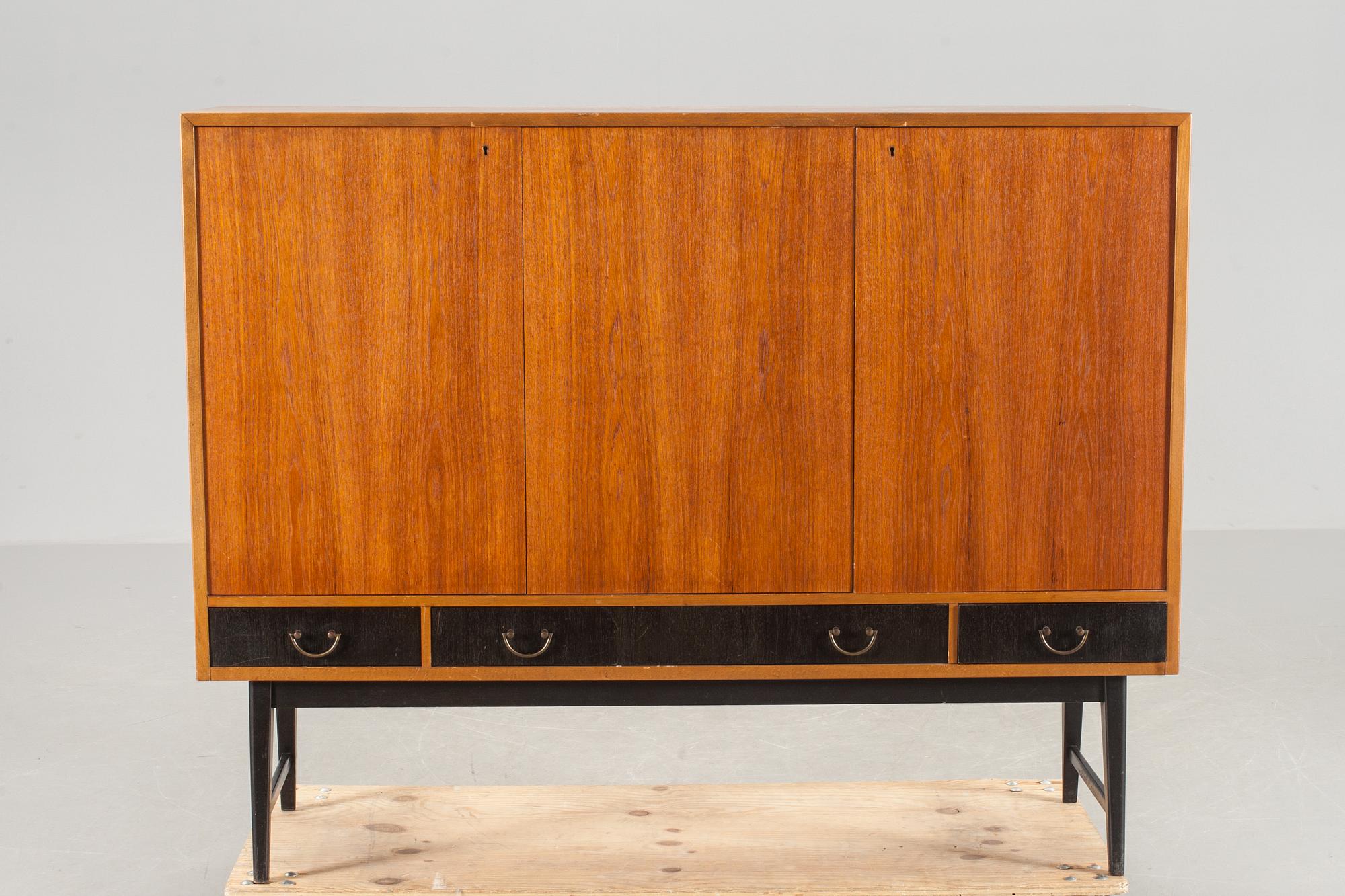 SIDEBOARD, 1900-talets mitt.