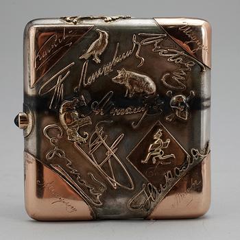 CIGARETTETUI, silver med detaljer av guld, Moskva, sekelskifte 1800/1900. Total vikt ca 232 g.