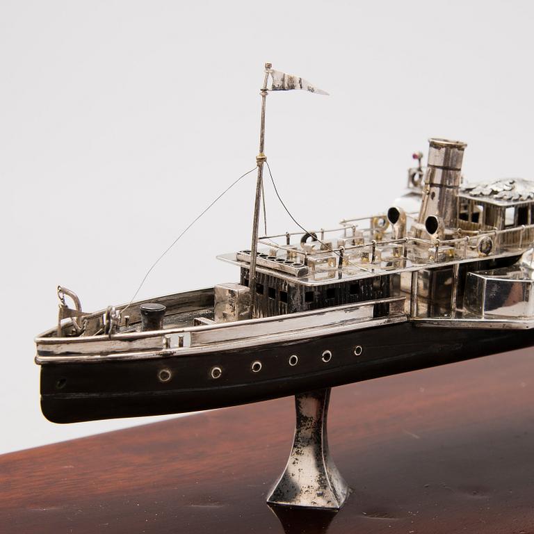 A Russian silverand wood model ship, maker's mark KH, Saint Petersburg 1908-1917.