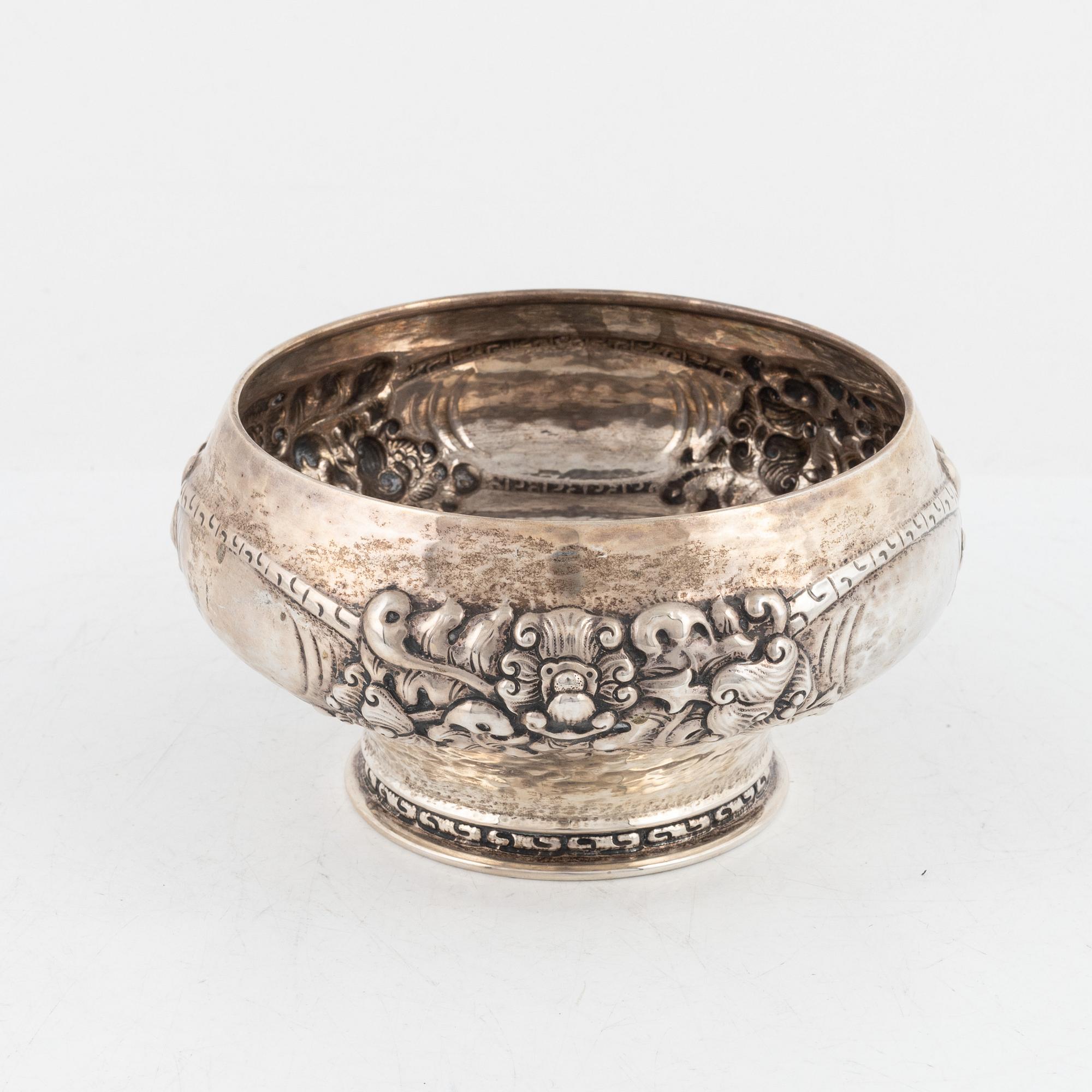 A Norwegian art nouveau silver bowl bearing the mark of NM Thune, early 20th Century.