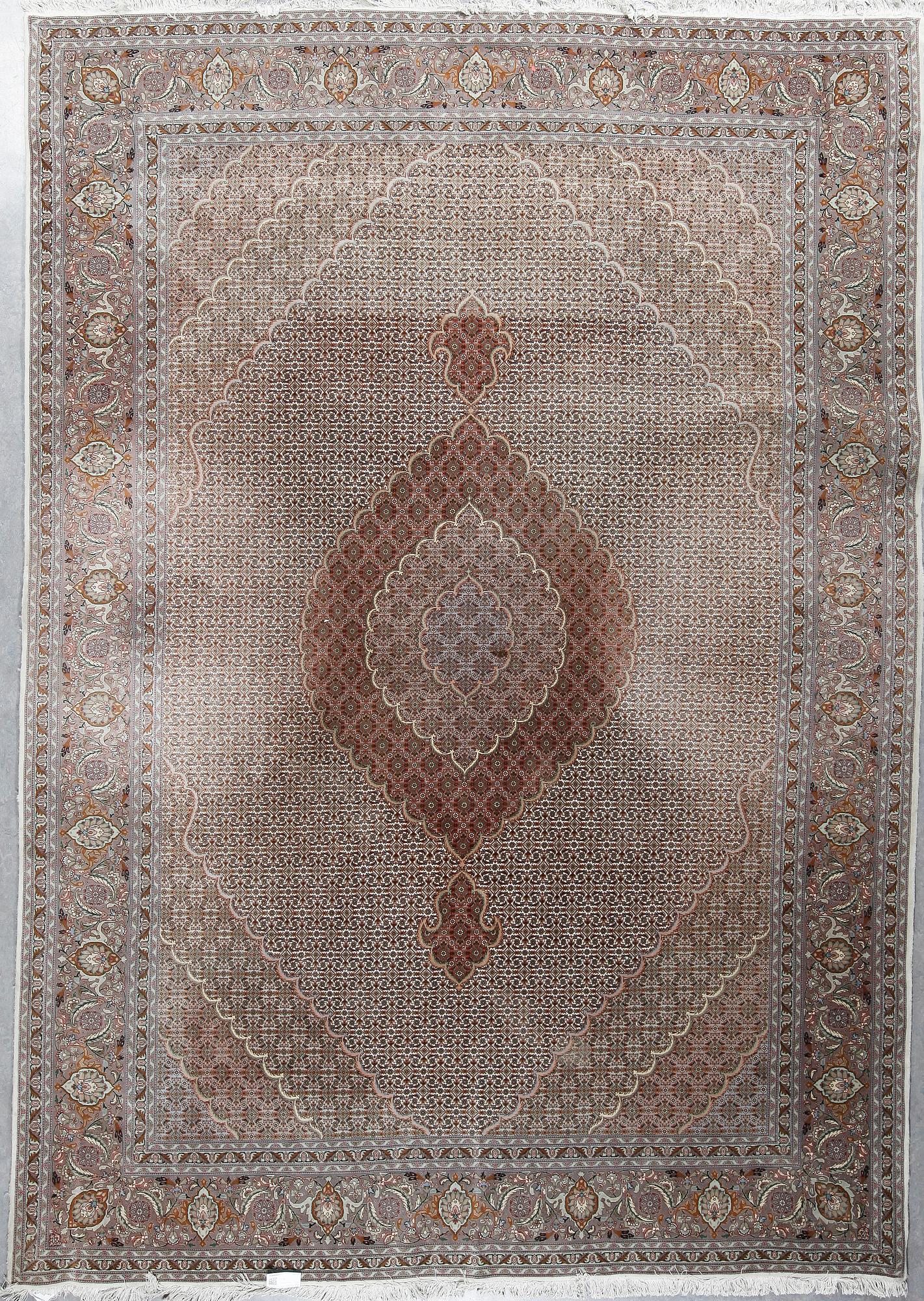 MATTA, Täbris, silkesinslag, ca 350x251 cm.