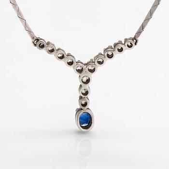 An 18K white gold necklace with a sapphire and diamonds ca. 0.41 ct in total. Finnish import marks.