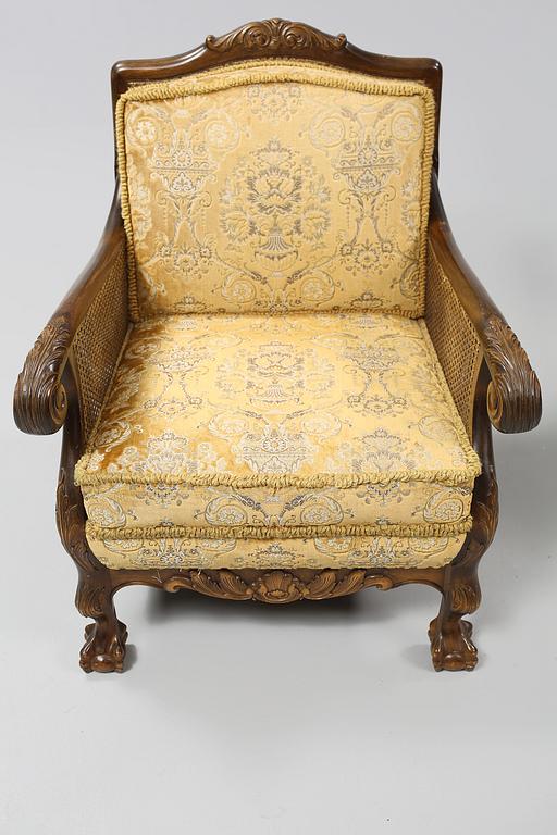 FÅTÖLJER, Chippendale-stil, omkring 1900-talets mitt.