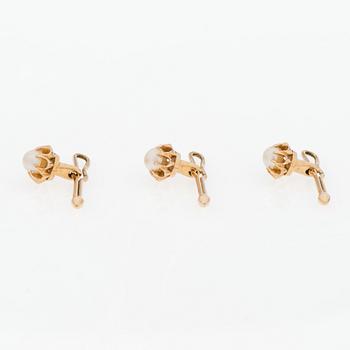 FRACKKNAPPAR, 3 st, 14K guld, pärlor.