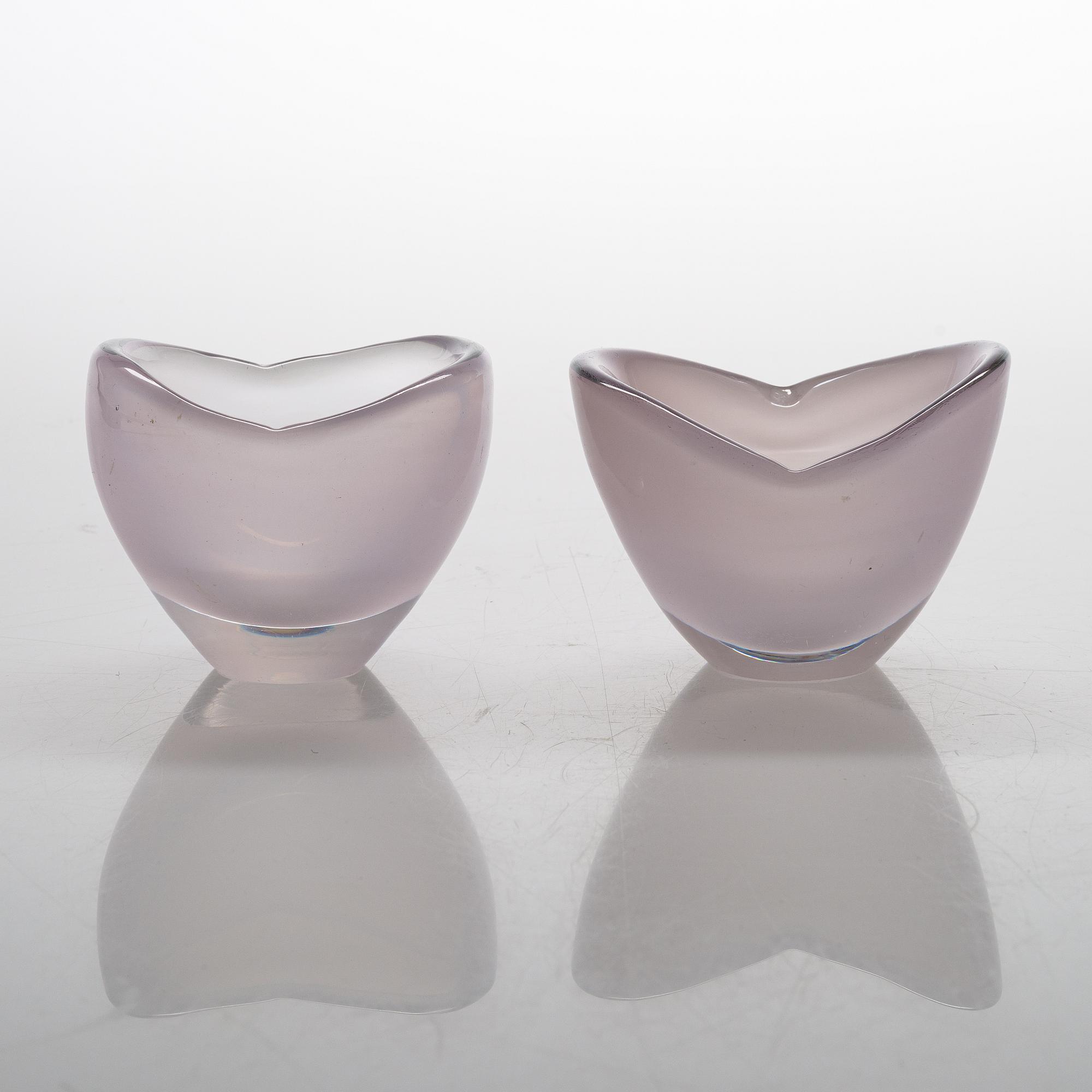 Kaj Franck, vaser, ett par, "Hauen leuat" (Gäddans gap) 3111, signerade K. Franck Iittala.