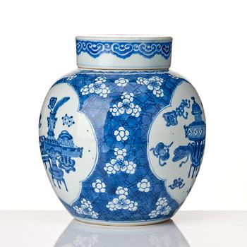 A blue and white jar with cover, Qing dynasty, Kangxi (1662-1722).