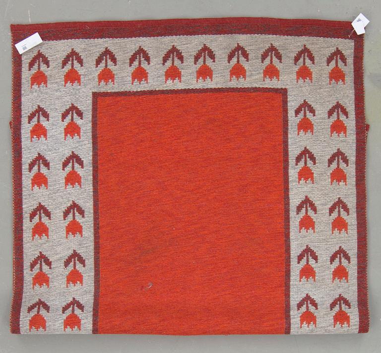 MATTA, maskinvävd dubbelsidig. 1950-60-tal. Ca 199x129 cm.