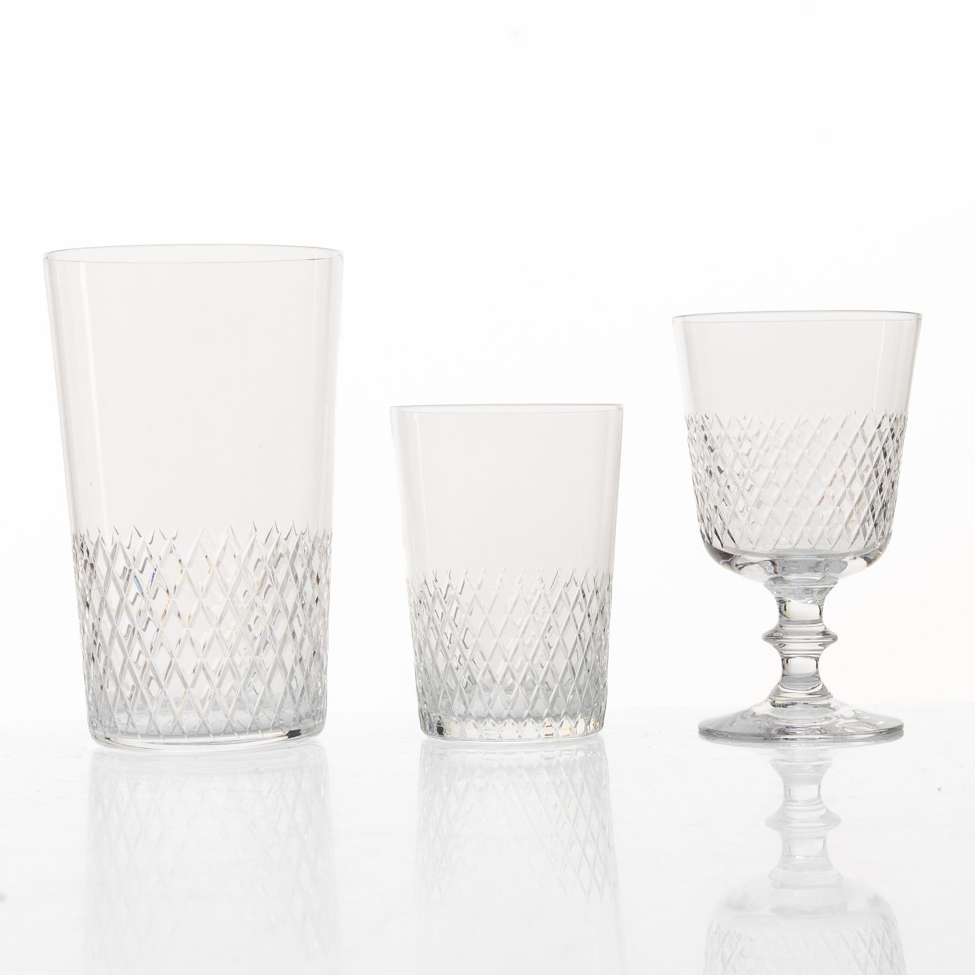 Vicke Lindstrand, a 53 pieces Swedish glass service, "Diamant", Kosta, mid 20th century.