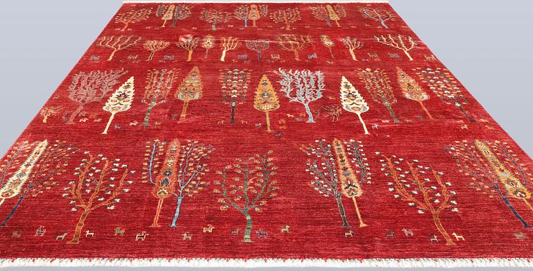 A carpet, Ziegler design, approx. 337 x 257 cm.