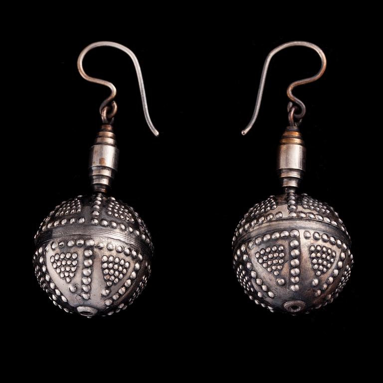 COLLIER, ARMBAND, ÖRHÄNGEN samt RING, silver, Kalevala Koru 1965-67.