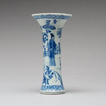 A blue and white vase, Qing dynasty, early 18th Century.