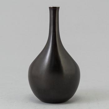 A stoneware bowl by Stig Lindberg for Gustavsberg.