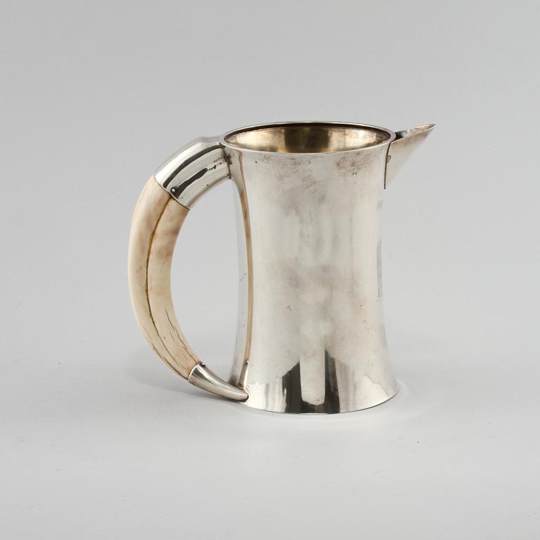 KANNA, silver, Carl Gustaf Hallberg, Stockholm, 1902. Vikt 525 g.