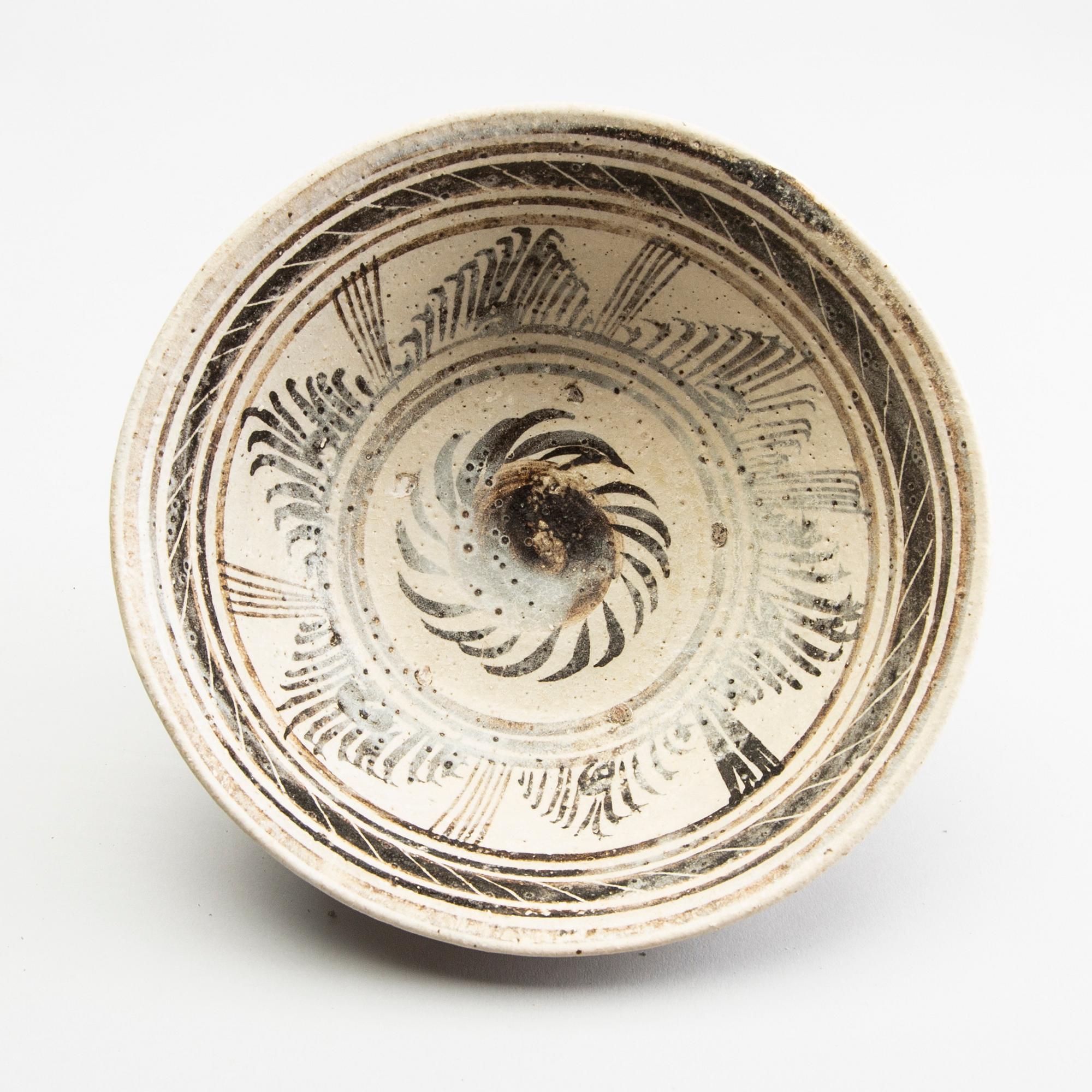 A citzhou brown and cream coloured bowl, Ming dynasty (1368-1644).