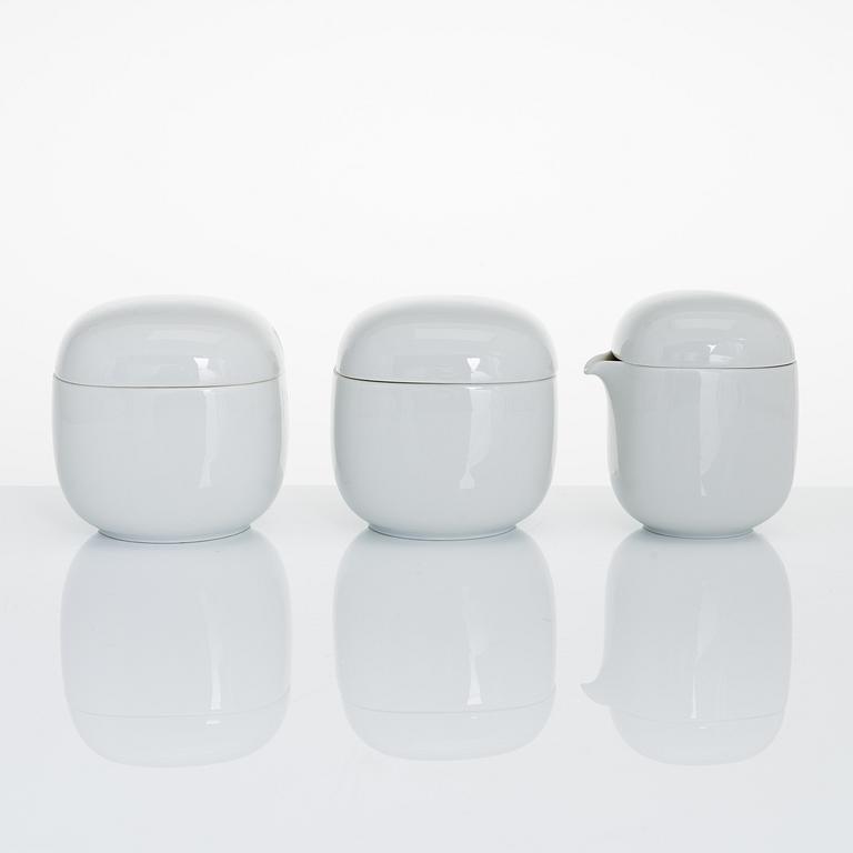 Timo Sarpaneva, A 74-piece 'Suomi' tableware set in porcelain, Rosenthal Studio-linie, 1980s. Design year 1976.