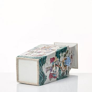 VAS, porslin. Qingdynastin, 1800-tal.