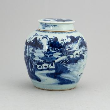A blue and white jar with cover, Qing dynasty, 19th century.